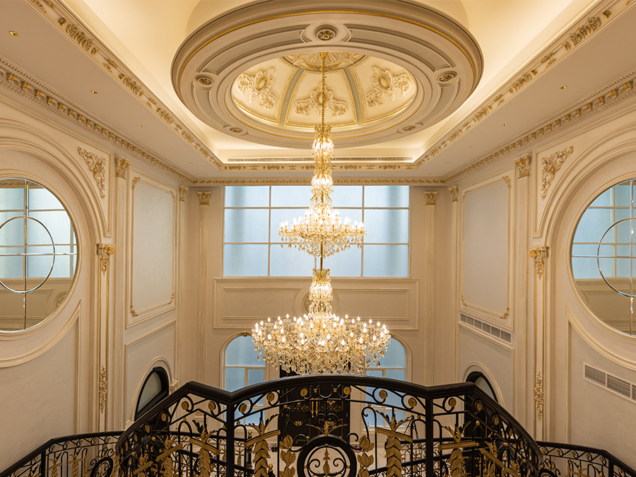 Royal Interior with Crystal Grandeur